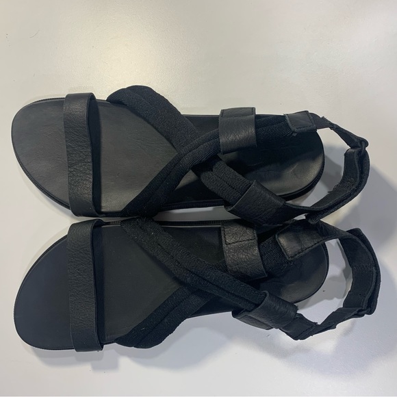 Sorel Women's Roaming Decon Sandals Black Flat Leather Fabric Criss Cross 8M - Picture 13 of 14